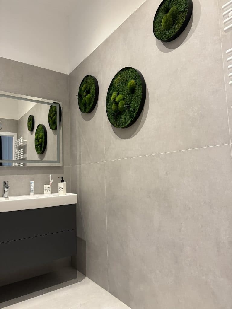 Badezimmer - Waschbecken und Wanddeko